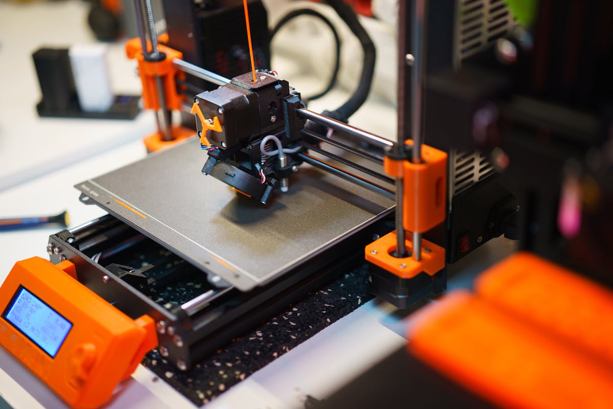 Industrial 3D printer producing a medical implant